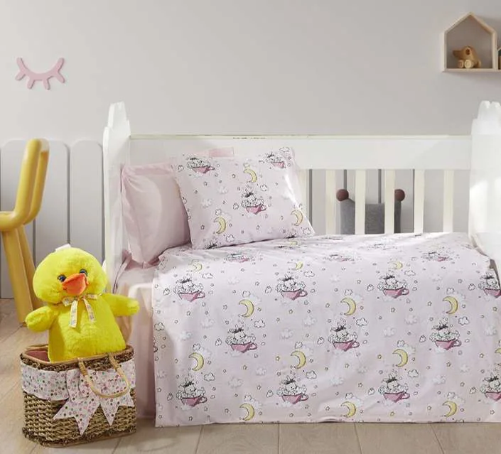 Pembe uyuyan köpek desenli çocuk nevresim takımı